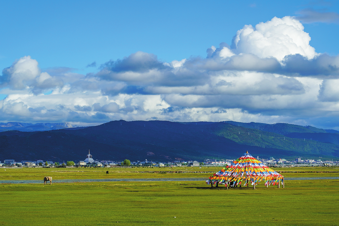 སེམས་ཀྱི་ཉི་ཟླ་གྲོང་ཁྱེར་ནས་པར་བླངས་པའི་ནགས་ཕག་མཚོ་ཡི་མཛེས་ལྗོངས་ཡིན་པ།