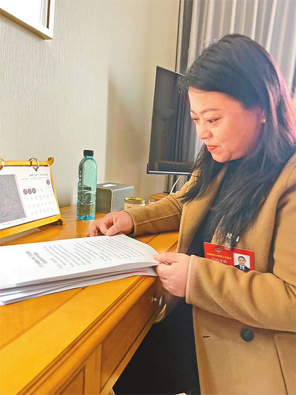 འདི་ནི་པད་མ་གཡུ་སྒྲོན་གྱིས་འགན་སྒྲུབ་ཀྱི་སྤེལ་རེས་ཡིག་ཆ་ལེགས་སྒྲིག་གནང་བཞིན་པ།