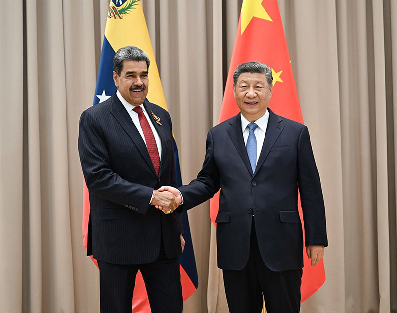 འདི་ནི་ས་གནས་དེ་གའི་དུས་ཚོད་ཟླ་5ཚེས་9ཉིན་གྱི་དགོང་མོར། རྒྱལ་ཁབ་ཀྱི་ཀྲུའུ་ཞི་ཞི་ཅིན་ཕིང་མོ་སི་ཁོ་རུ་སུའུ་ལེན་གྱི་རླབས་ཆེན་རྒྱལ་སྲུང་དམག་འཁྲུག་ལ་རྒྱལ་ཁ་ཐོབ་ནས་ལོ་80འཁོར་བར་དྲན་གསོ་ཞུ་བའི་རྟེན་འབྲེལ་མཛད་སྒོར་ཞུགས་རིང་ཝེ་ནེ་ཙུའེ་ལའི་ཙུང་ཐུང་མཱ་ཏུའུ་ལུའོ་དང་མཇལ་འཛོམས་གནང་བཞིན་པ།