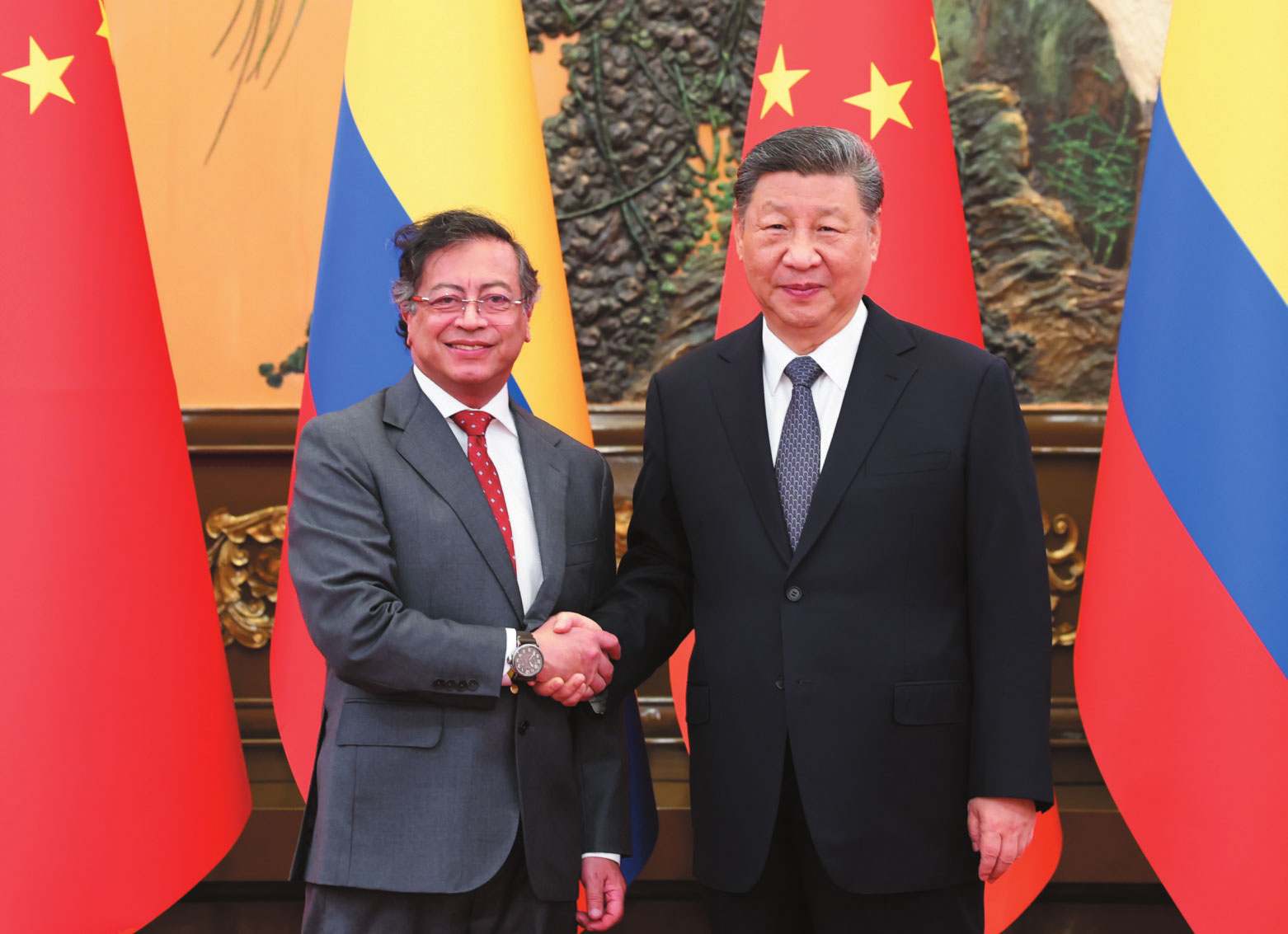 ཟླ་5ཚེས་14ཉིན་གྱི་སྔ་དྲོར། རྒྱལ་ཁབ་ཀྱི་ཀྲུའུ་ཞི་ཞི་ཅིན་ཕིང་གིས་པེ་ཅིང་མི་དམངས་ཚོགས་ཁང་ཆེ་མོར་ཀྲུང་གོར་ཀྲུང་གོ་དང་ལ་ཏིང་མེ་གླིང་གླེང་སྟེགས་ཀྱི་པུའུ་ཀྲང་རིམ་པའི་ཚོགས་འདུ་སྐབས་བཞི་པར་ཕེབས་པའི་ཁོ་ལོམ་པི་ཡའི་ཙུང་ཐུང་ཕེ་ཐེ་ལུའོ་དང་མཇལ་འཛོམས་གནང་བ།