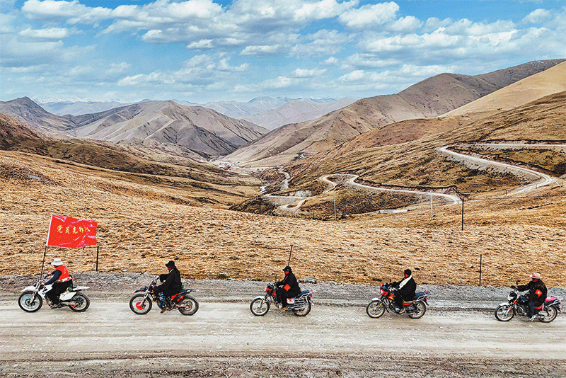 འདི་ནི་ཟླ་5ཚེས་18ཉིན་རྨ་ཆེན་རྫོང་སྡོམ་ཁོག་ཡུལ་ཚོ་ཤང་སྡོམ་ཁོག་གྲོང་ཚོའི་ཏང་ཡོན་ཚོ་སྐོར་སྲུང་ལ་སྐྱོད་བཞིན་པ།