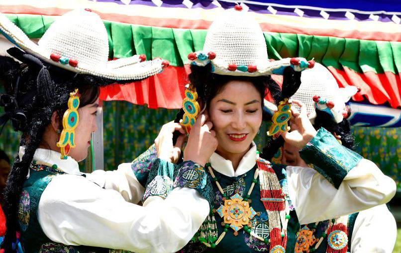 ༄༅།།ལྷ་སར་ནང་མ་སྟོད་གཞས་ཀྱི་འགྲན་བསྡུར་ཆེན་མོ་སྤེལ་བ། 