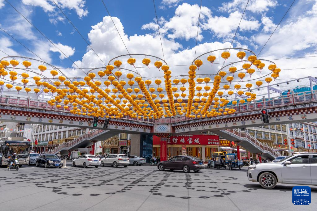 འདི་ནི་ལྷ་ས་གྲོང་ཁྱེར་གྱི་སྲང་ལམ་རེད། 
