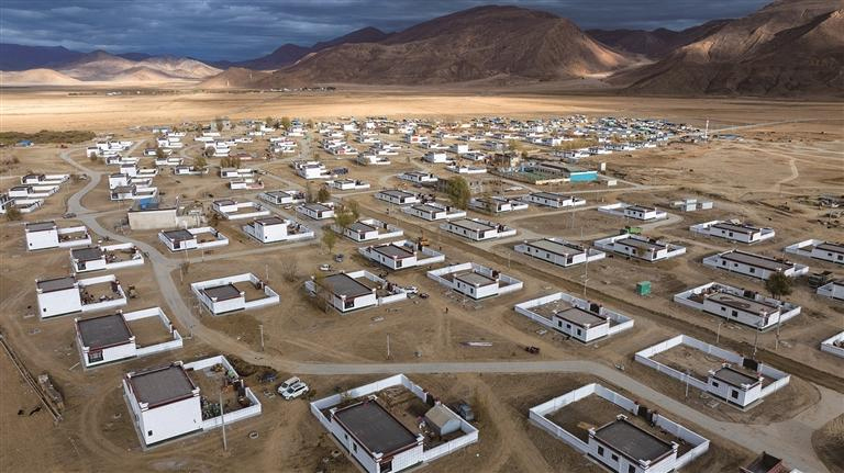 འདི་ནི་གེགས་རྗེས་བསྐྱར་སྐྲུན་བྱས་པའི་བོད་ལྗོངས་གཞིས་རྩེ་གྲོང་ཁྱེར་ལྷ་རྩེ་རྫོང་ལྷ་རྩེ་གྲོང་རྡལ་ཚོགས་པོ་གྲོང་ཚོ་ཡིན་པ། (གོང་གི་པར་གཉིས་པོ་འདི་ག་ཚགས་པར་གྱི་གསར་འགོད་པ་ཞུས་ཡུས་ཡའོ་ཡིས་བརྒྱབ)