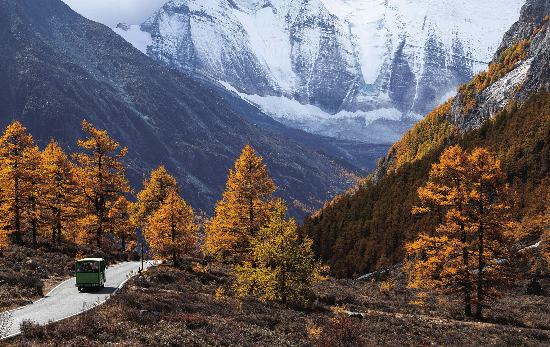 ༄༅།།གངས་རིའི་འདབས་རོལ་དུ་གནས་པའི་འདབ་པའི་ཉི་སྟེང་མཛེས་ལྗོངས་ཁུལ།