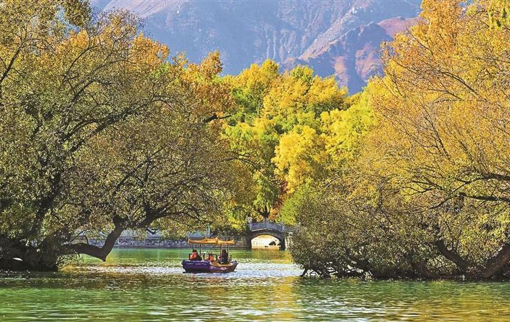 ༄༅།།གནའ་གྲོང་གི་སྟོན་ཉམས་རི་མོ་ལྟར་མཛེས་པ།