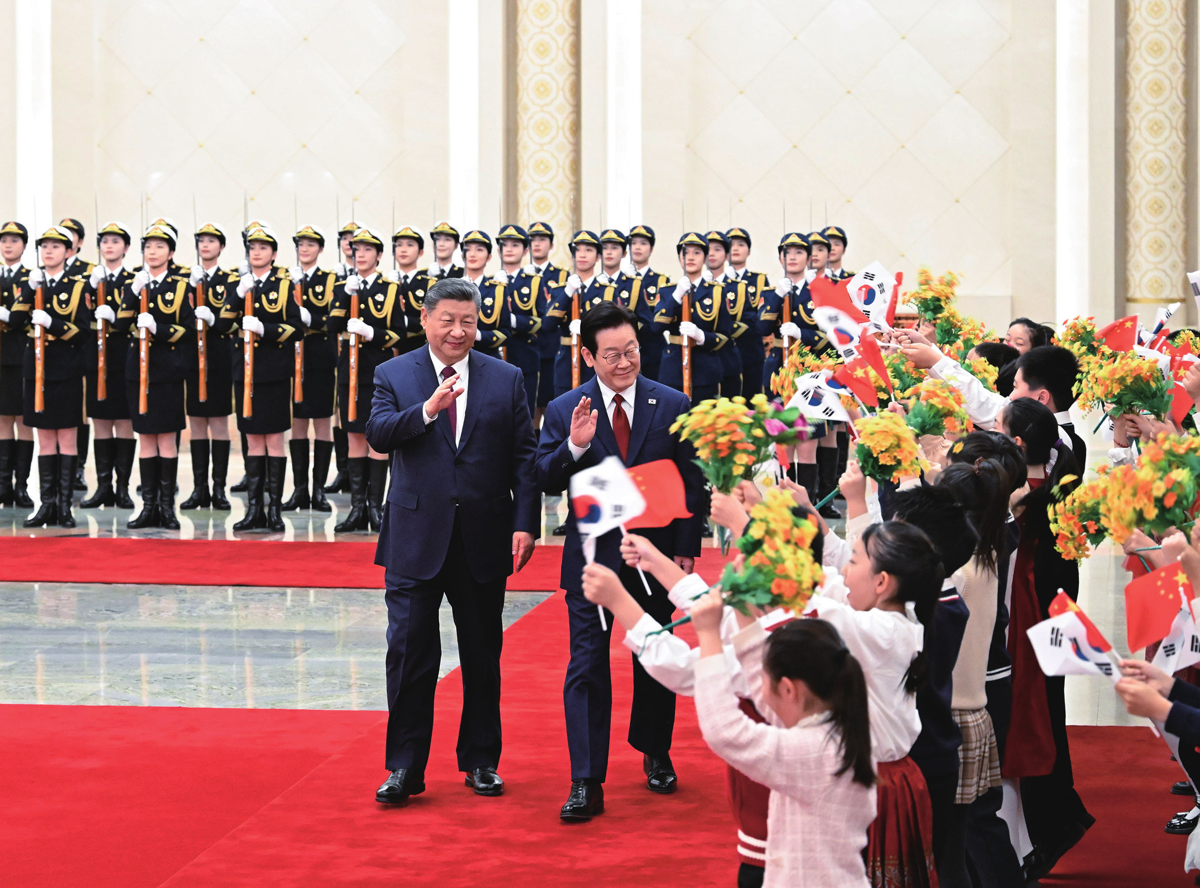 ཟླ་1ཚེས་5ཉིན་གྱི་ཕྱི་དྲོར། རྒྱལ་ཁབ་ཀྱི་ཀྲུའུ་ཞི་ཞི་ཅིན་ཕིང་གིས་པེ་ཅིང་མི་དམངས་ཚོགས་ཁང་ཆེ་མོར་ཀྲུང་གོར་རྒྱལ་དོན་འཚམས་འདྲིར་ཕེབས་པའི་ཧན་གོའི་ཙུང་ཐུང་ལི་ཙའེ་མིང་དང་གྲོས་མོལ་གནང་ཞིང་། འདི་ནི་གྲོས་མོལ་མ་གནང་གོང་། ཞི་ཅིན་ཕིང་གིས་མི་དམངས་ཚོགས་ཁང་ཆེ་མོའི་ཚོམས་ཆེན་བྱང་མར་ལི་ཙའེ་མིང་ལ་དགའ་བསུ་ཞུ་བའི་མཛད་སྒོ་འཚོག་བཞིན་པ།