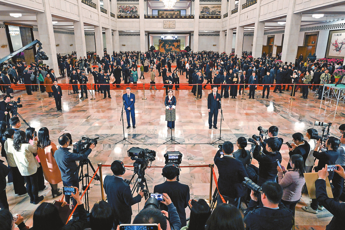 ཟླ་3ཚེས་7ཉིན། རྒྱལ་ཡོངས་སྲིད་གྲོས་སྐབས་བཅུ་བཞི་པའི་ཚོགས་འདུ་ཐེངས་བཞི་པའི“ཨུ་ཡོན་བགྲོད་ལམ”ཐེངས་གཉིས་པའི་མཉམ་སྡེབ་བཅར་འདྲིའི་བྱེད་སྒོ་པེ་ཅིང་མི་དམངས་ཚོགས་ཁང་ཆེ་མོར་སྤེལ་བ་རེད།