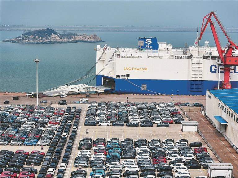 འདི་ནི་ཟླ་3ཚེས་23ཉིན། རྒྱལ་ཐོན་རླངས་འཁོར་ཁག་གཅིག་ཅང་སུའུ་ཞིང་ཆེན་ལན་ཡུན་ཀང་ཤར་ཕྱོགས་གྲུ་ཁའི་ཡན་ལག་ཀུང་སིའི་གྲུ་ཁའི་གྲུ་གཟིངས་ནང་བླུགས་ནས་ཕྱི་རྒྱལ་དུ་གཏོང་རྩིས་བྱེད་བཞིན་པ།