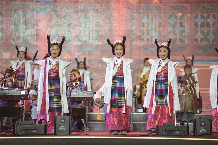 འདི་ནི་ཉི་མ་མཚམས་གཅོད་ཀྱི་སློབ་མ་ཚོ་2026ལོའི་བོད་རང་སྐྱོང་ལྗོངས་ཀྱི“དྲུག་གཅིག”བྱིས་པའི་རིག་རྩལ་དགོང་ཚོགས་ལ་ཞུགས་པའི་གནས་ཚུལ་ཡིན་པ།