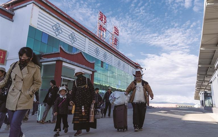༄༅།།ལོ་20ཡི་རིང་འགྲུལ་པ་མི་ཐེངས་ཁྲི་900ལ་ཉེ་བ་སྐྱེལ་འདྲེན་བྱས་པ།