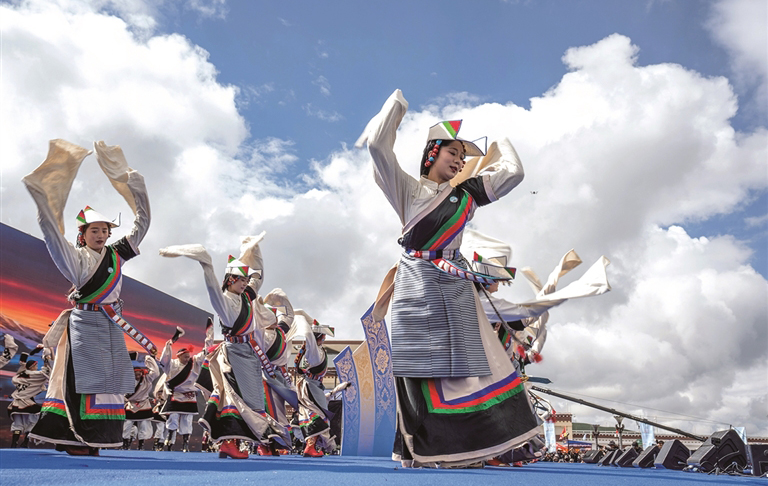༄༅།།བོད་ལྗོངས་ནག་ཆུ་གྲོང་ཁྱེར་དུ་མི་སྟོང་གི་སྒོར་གཞས་འཁྲབ་པའི་བྱེད་སྒོ་སྤེལ་བ།