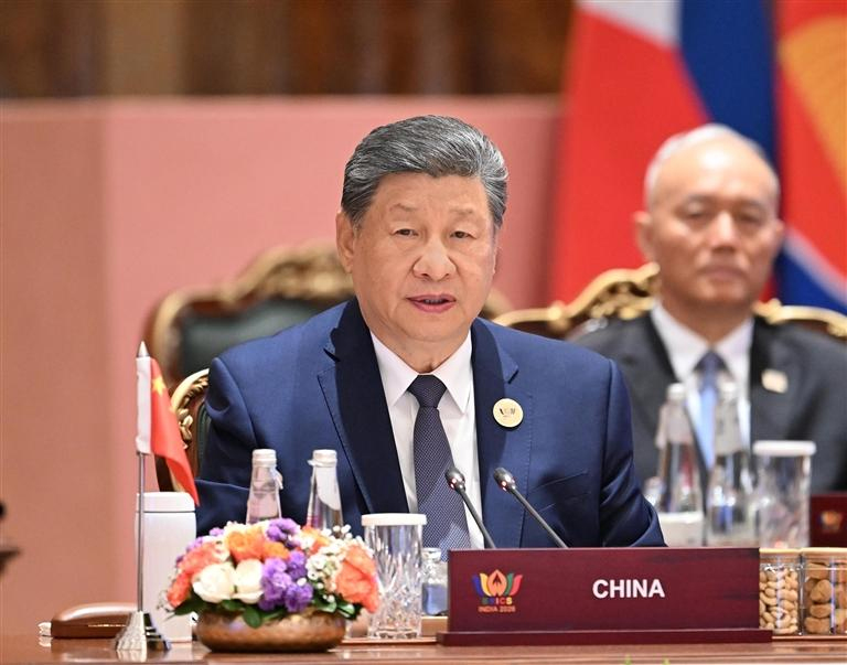ས་གནས་དེ་གའི་དུས་ཚོད་ཟླ་9ཚེས་13ཉིན་གྱི་སྔ་དྲོར། རྒྱལ་ཁབ་ཀྱི་ཀྲུའུ་ཞི་ཞི་ཅིན་ཕིང་རྡི་ལི་གསར་པར་འབོ་གསེར་རྒྱལ་ཁབ་ཀྱི་འགོ་ཁྲིད་པའི་མཇལ་འཛོམས་ཐེངས་བཅོ་བརྒྱད་པའི་དུས་མཚམས་གཉིས་པའི་ཚོགས་འདུར་ཞུགས་པ་དང་འབྲེལ། 《འབོ་གསེར་མཉམ་ལས་ཀྱི་རྨང་གཞི་བརྟན་པོ་བཏིང་ནས་གོ་ལ་ཧྲིལ་པོའི་ལྷོ་ཕྱོགས་ཀྱི་སྟོབས་ཤུགས་ཆེ་རུ་གཏོང་དགོས》ཞེས་འགོ་བརྗོད་དུ་འཁོད་པའི་གསུང་བཤད་གནང་བཞིན་པ།