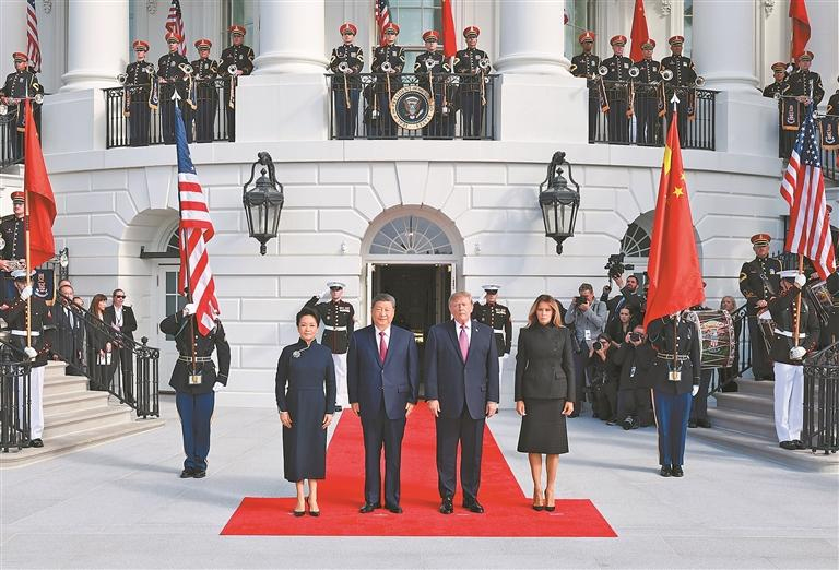 འདི་ནི་ཞི་ཅིན་ཕིང་དང་སྐུ་ཟླ་ཕེང་ལི་ཡོན་རྣམ་གཉིས་ཀྱིས་ཙུང་ཐུང་ཐེ་རོན་ཕུའུ་དང་སྐུ་ཟླ་མའེ་ལཱ་ཉི་ཡ་རྣམ་གཉིས་དང་ལྷན་བཞུགས་དྲན་རྟེན་སྐུ་པར་བསྐྱོན་བཞིན་པ།