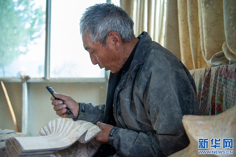 ༄༅།།སྒྲ་སྙན་བཟོ་མཁན་ནོར་བུ་ཚེ་བརྟན། 