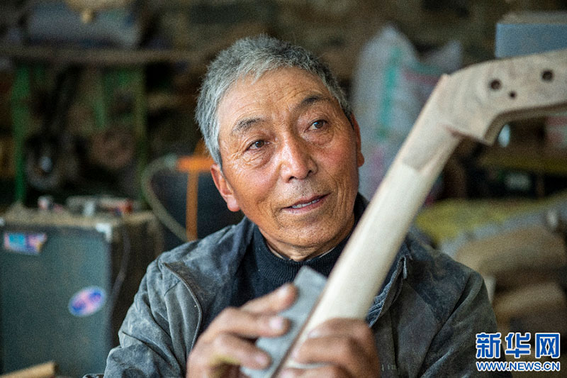 ༄༅།།སྒྲ་སྙན་བཟོ་མཁན་ནོར་བུ་ཚེ་བརྟན། 