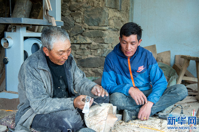 ༄༅།།སྒྲ་སྙན་བཟོ་མཁན་ནོར་བུ་ཚེ་བརྟན། 