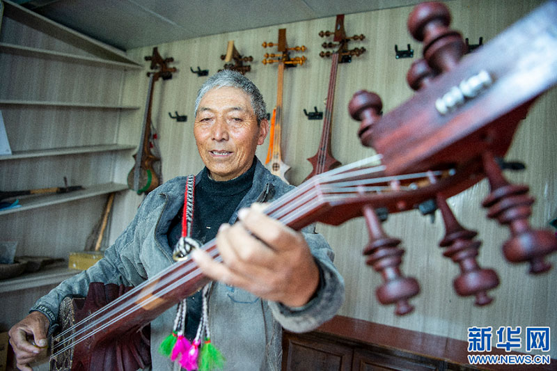 ༄༅།།སྒྲ་སྙན་བཟོ་མཁན་ནོར་བུ་ཚེ་བརྟན། 