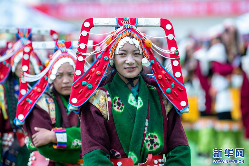 བོད་ལྗོངས་ནག་ཆུ་གྲོང་ཁྱེར་ཤན་རྩ་རྫོང་གི་པ་ཏྲ་གྱོན་ཆས།