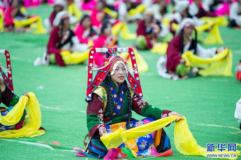 བོད་ལྗོངས་ནག་ཆུ་གྲོང་ཁྱེར་ཤན་རྩ་རྫོང་གི་པ་ཏྲ་གྱོན་ཆས།