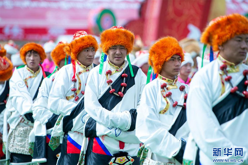 བོད་ལྗོངས་ནག་ཆུ་གྲོང་ཁྱེར་གྱི་རྒྱན་གོས། 