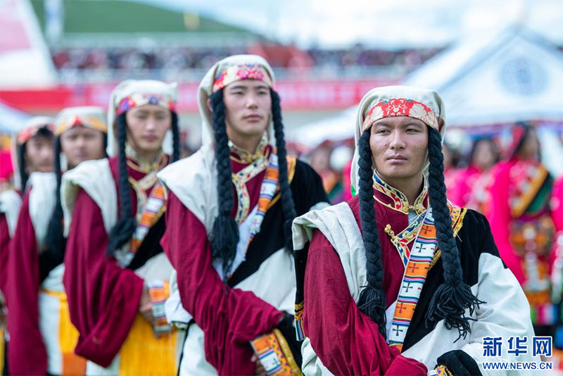 བོད་ལྗོངས་ནག་ཆུ་གྲོང་ཁྱེར་གྱི་རྒྱན་གོས། 