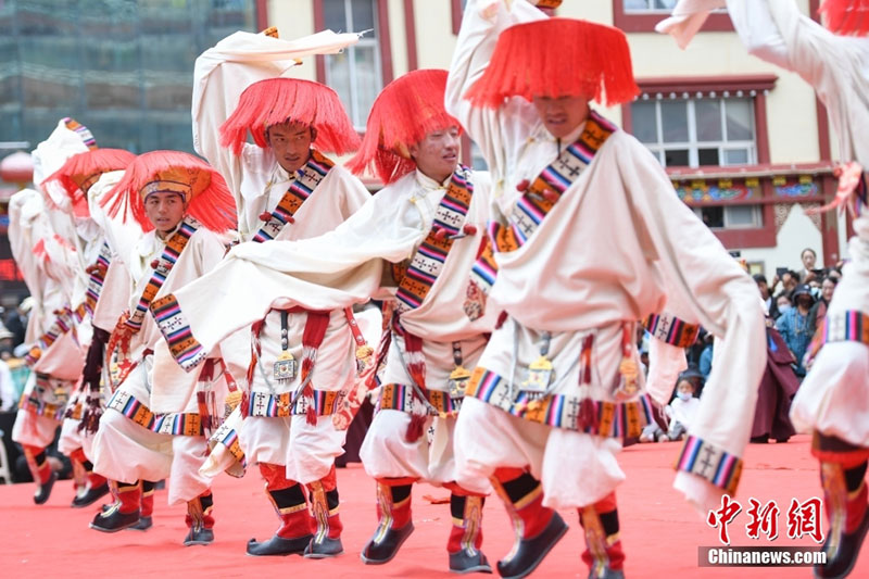 ༄༅།།དམངས་ཁྲོད་ཀྱི་སྐོར་བྲོའི་འགྲན་སྡུར་ཆེན་མོ་སྤེལ། 