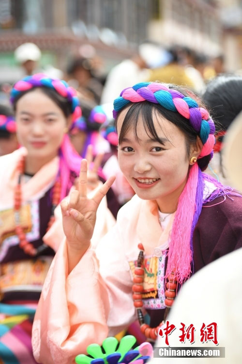 ༄༅།།དམངས་ཁྲོད་ཀྱི་སྐོར་བྲོའི་འགྲན་སྡུར་ཆེན་མོ་སྤེལ། 