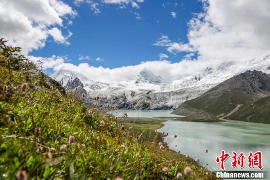 ༄༅།།མཛེས་སྡུག་ལྡན་པའི་བསག་ཕུ་གངས་རི། 