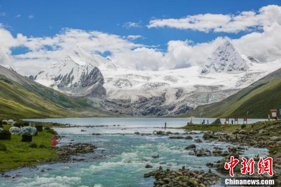 ༄༅།།མཛེས་སྡུག་ལྡན་པའི་བསག་ཕུ་གངས་རི། 