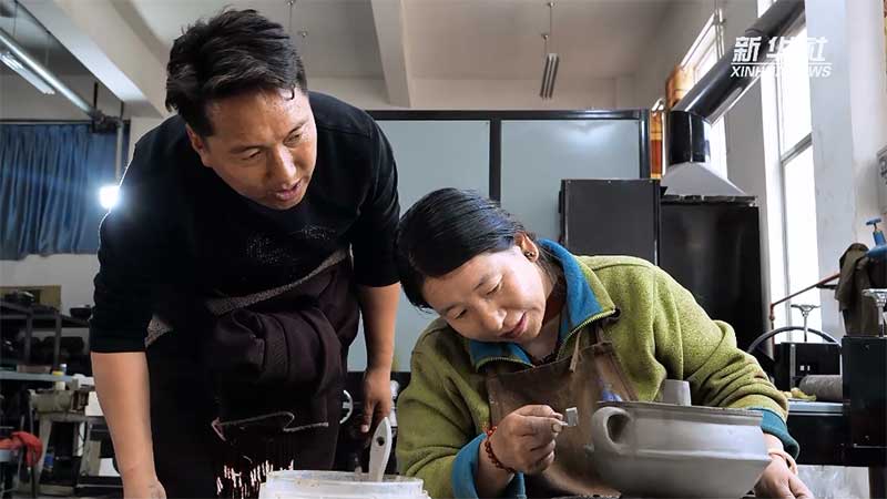 ༄༅།།བོད་ལྗོངས་བྲག་གཡབ་རྫོང་གི་རྫ་ནག་ལག་རྩལ།