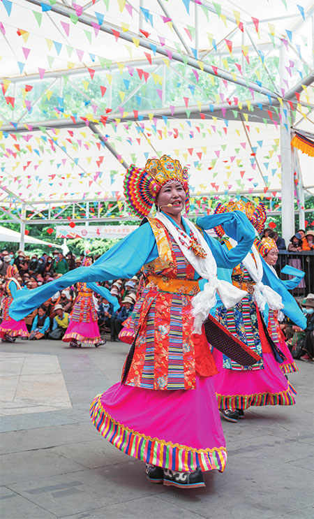 ༄༅།།རྫོང་རྒྱབ་ཀླུ་ཁང་དུ་ལྷ་མོའི་སྟོན་མོ་བཤམས།