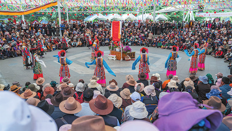 ༄༅།།རྫོང་རྒྱབ་ཀླུ་ཁང་དུ་ལྷ་མོའི་སྟོན་མོ་བཤམས།